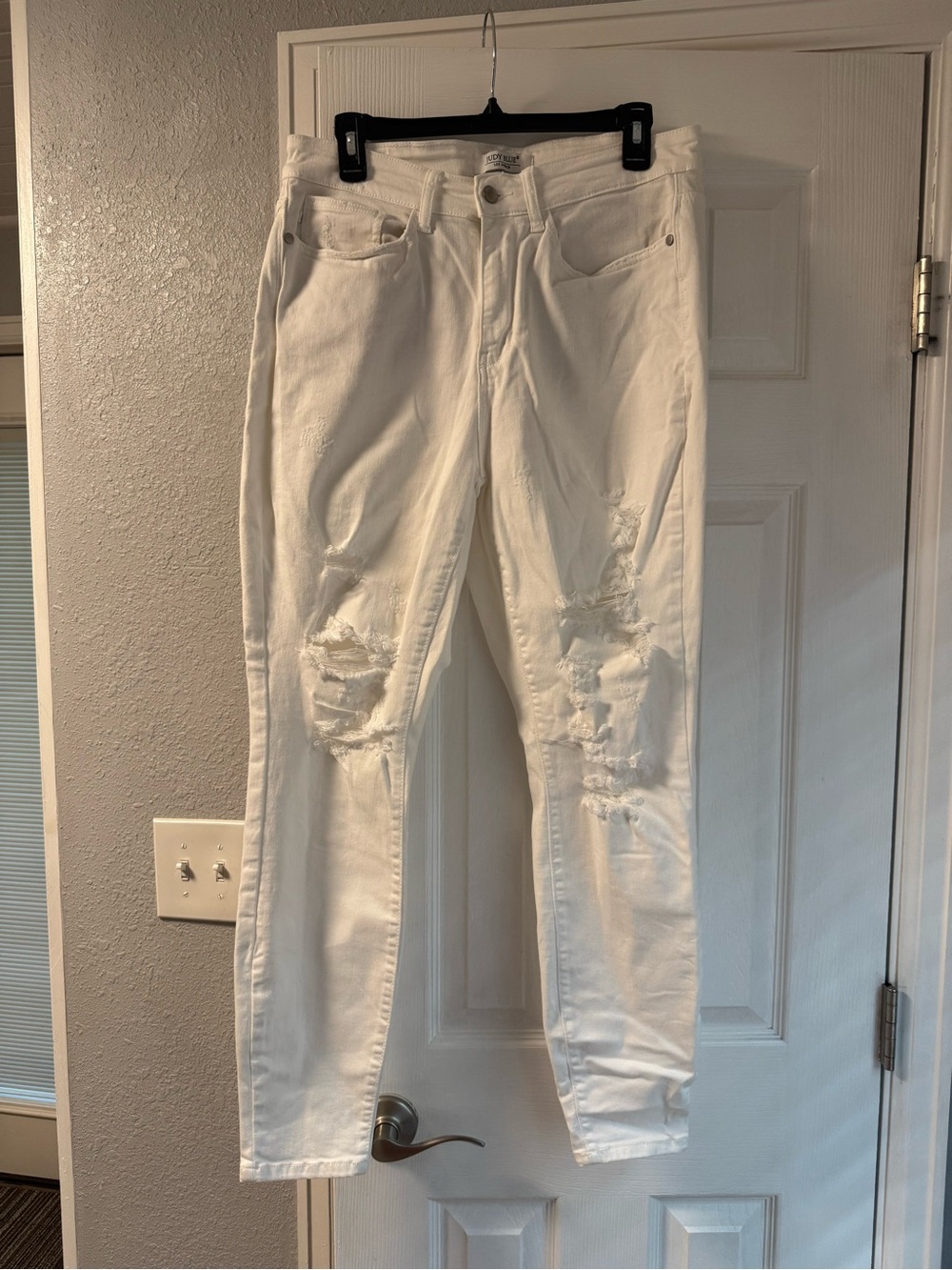 Judy Blue Mid-Rise White Distressed Skinny Jeans, Size 14W. Like New